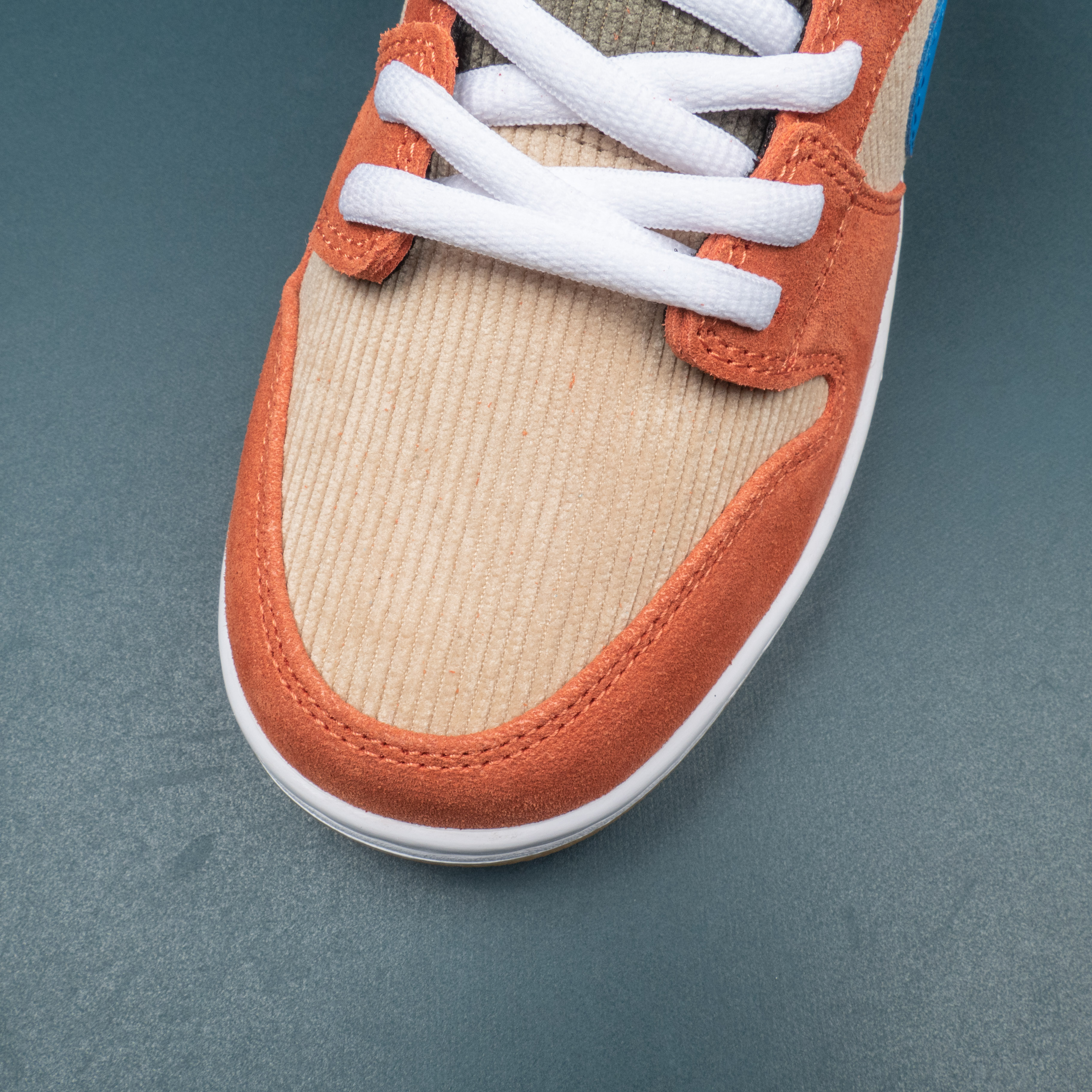SB Dunk Low Corduroy Dusty Peach