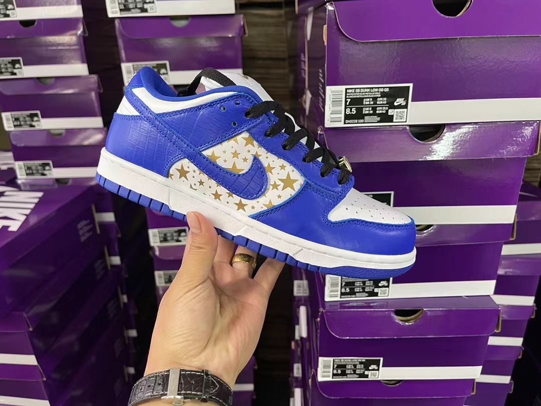 SB Dunk Low Supreme Stars Hyper Royal