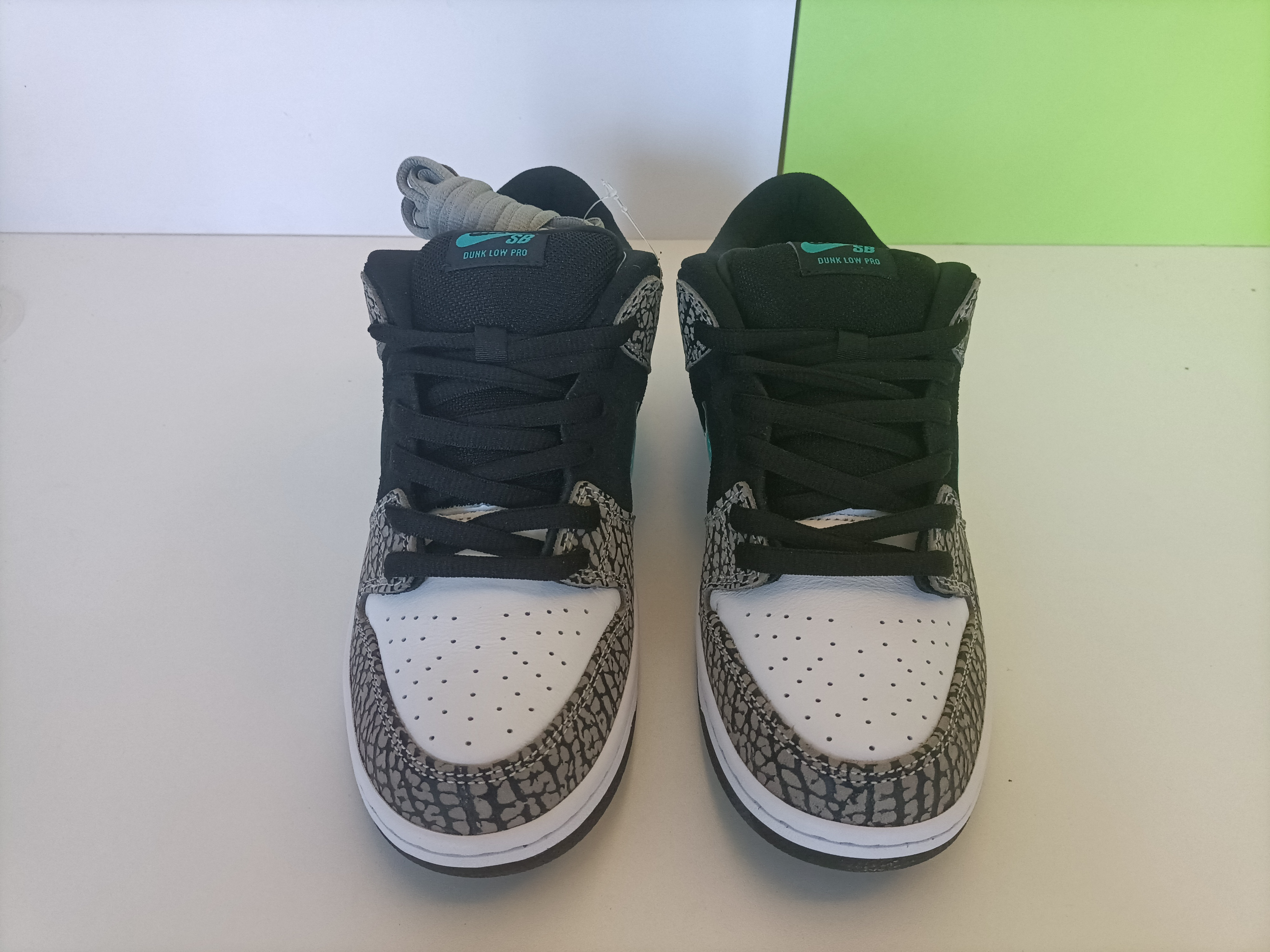 SB Dunk Low atmos Elephant