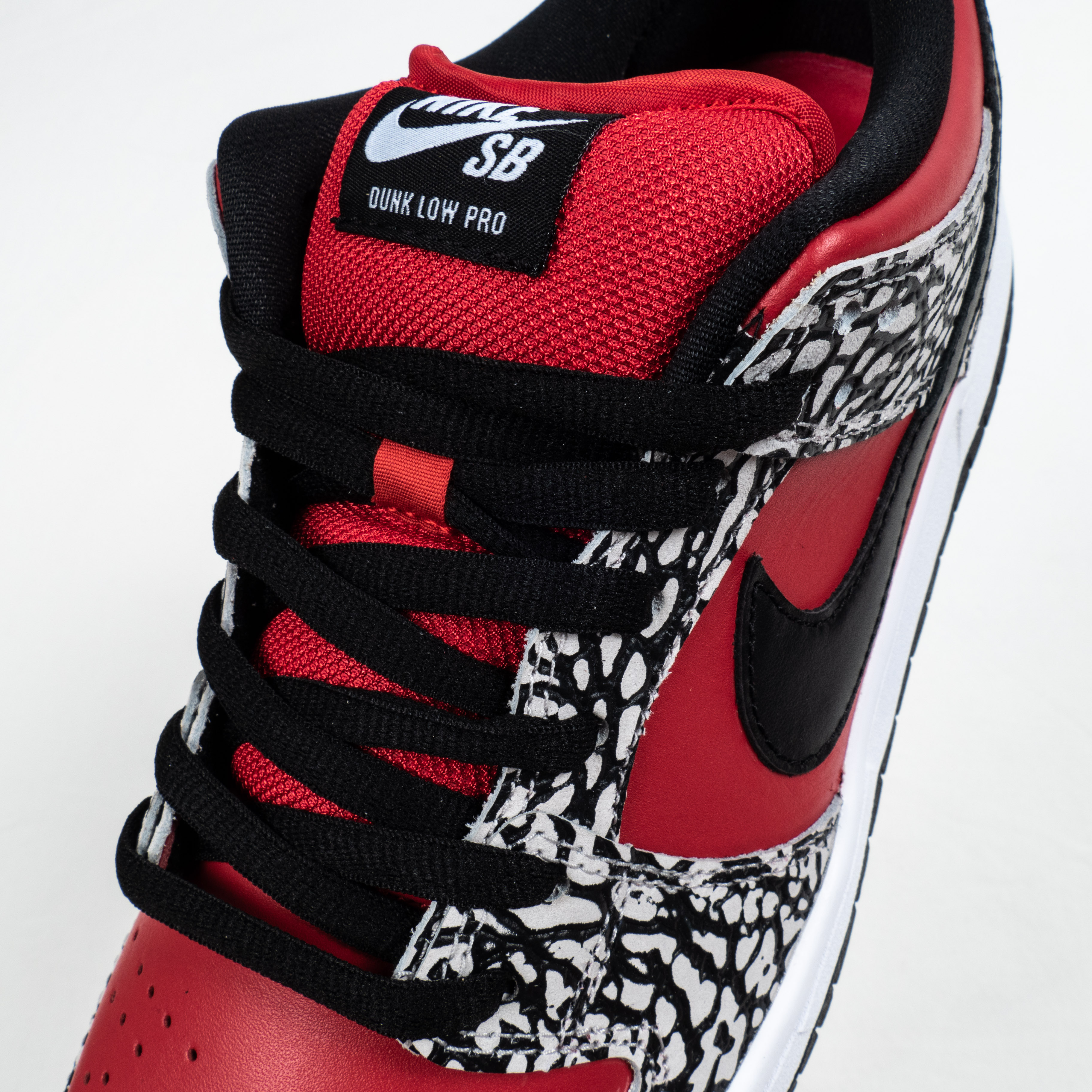 Dunk SB Low Supreme Red Cement