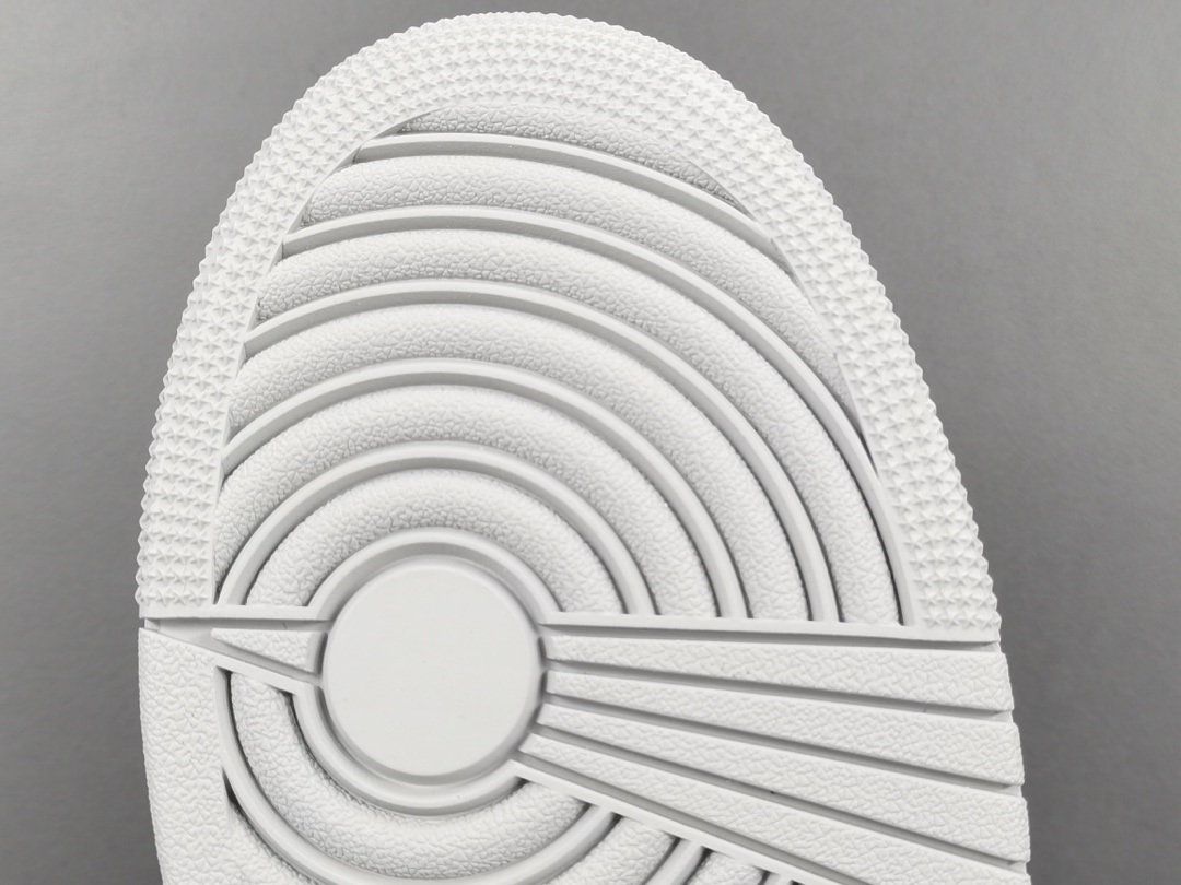 1's Retro High OG Bleached Coral