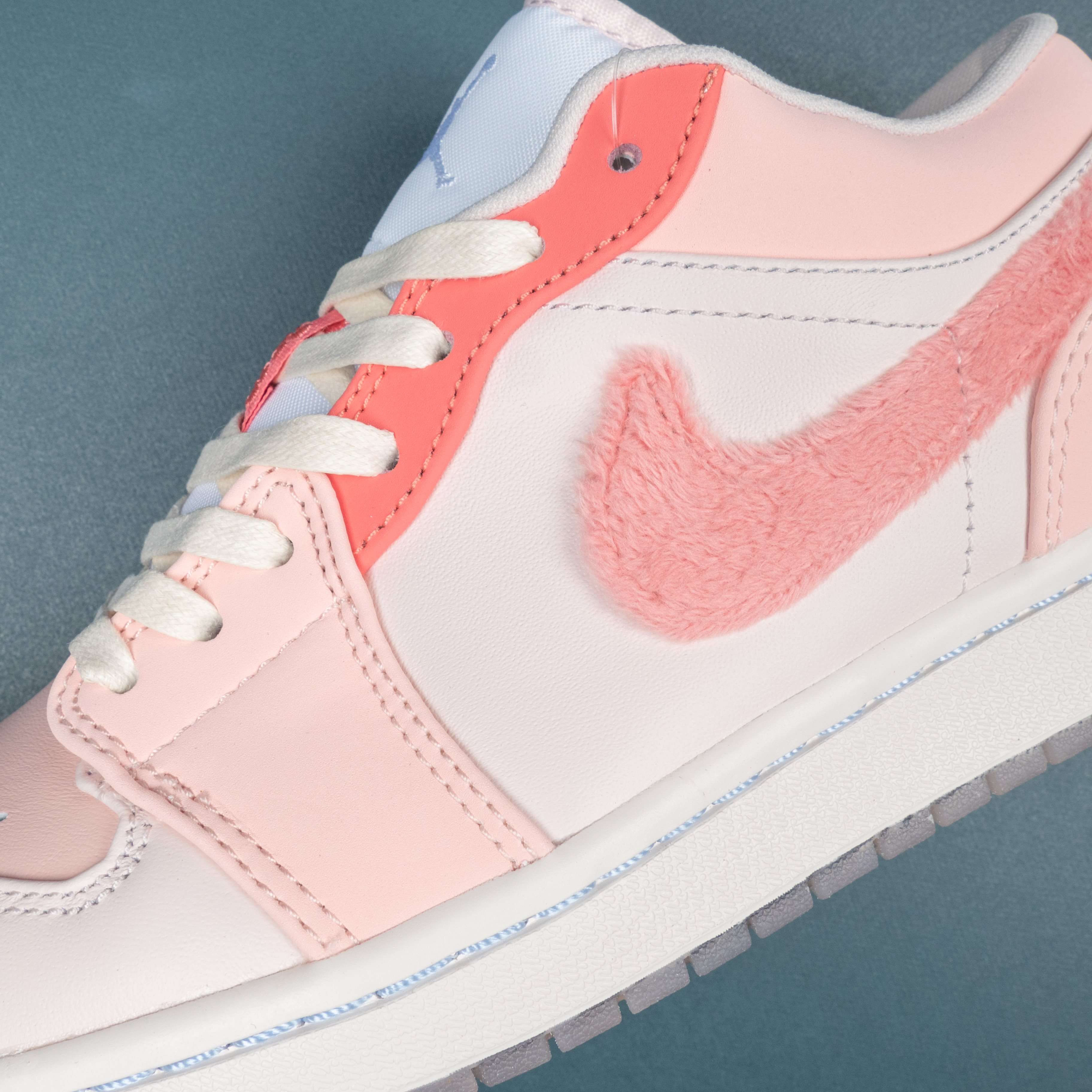 1s Low SE Mighty Swooshers Pink (W)