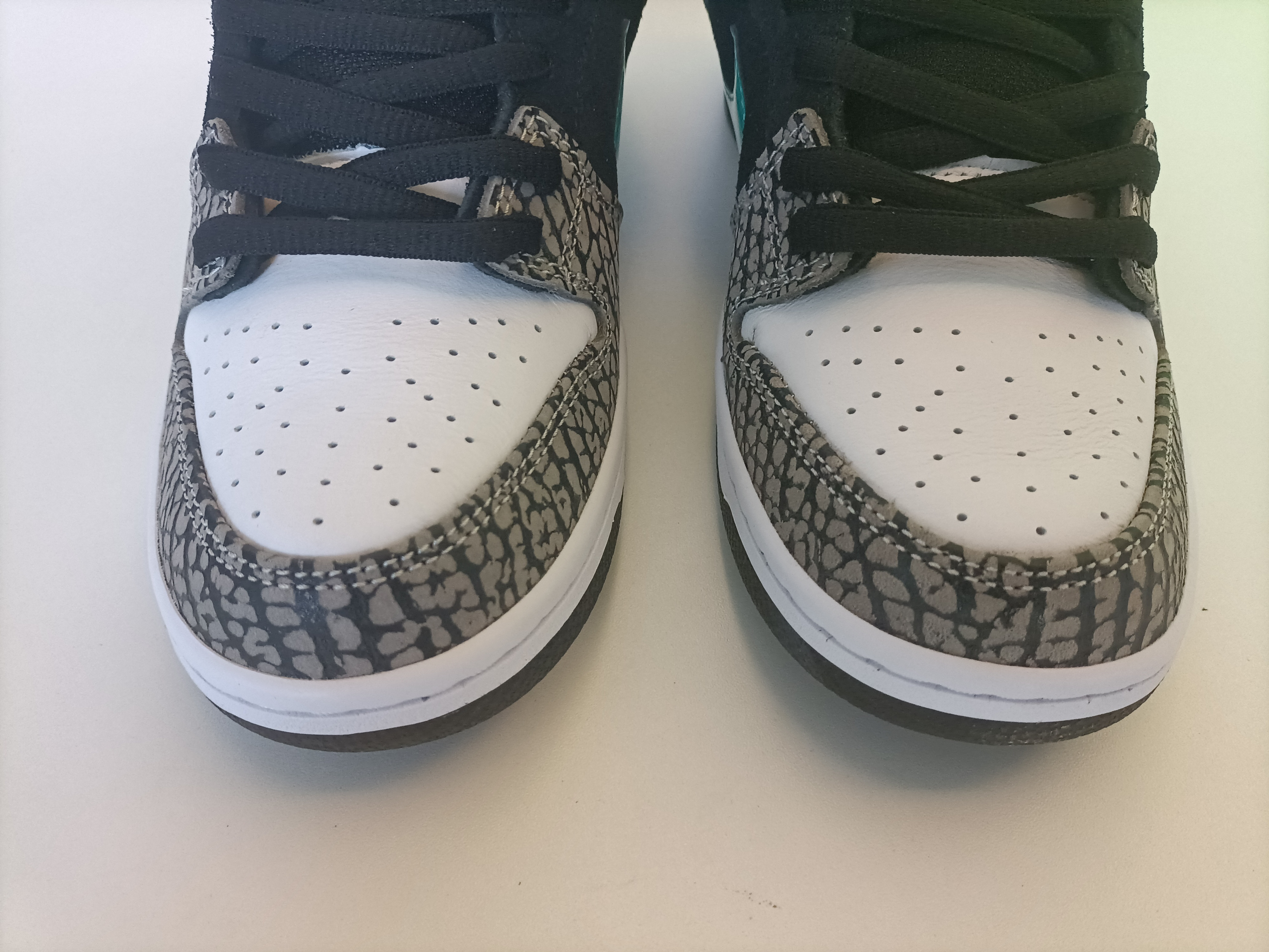SB Dunk Low atmos Elephant