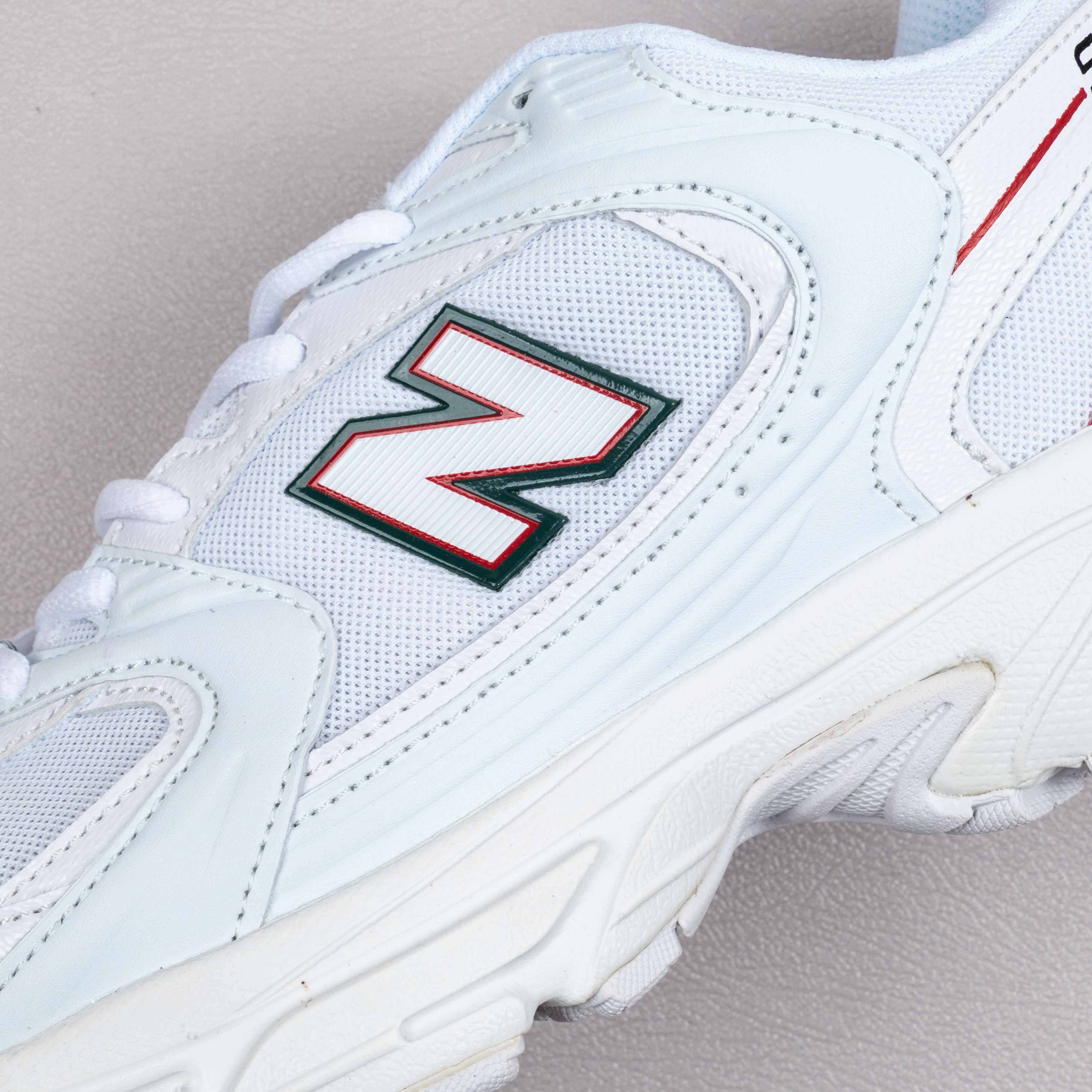 【Free Shipping】 NB530系列复古跑步鞋老爹鞋 MR530SK