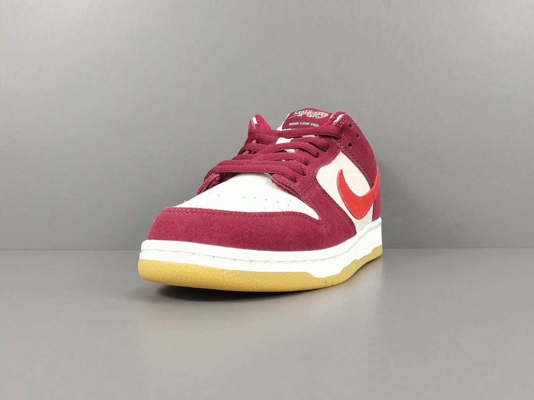 SB Dunk Low Skate Like a Girl