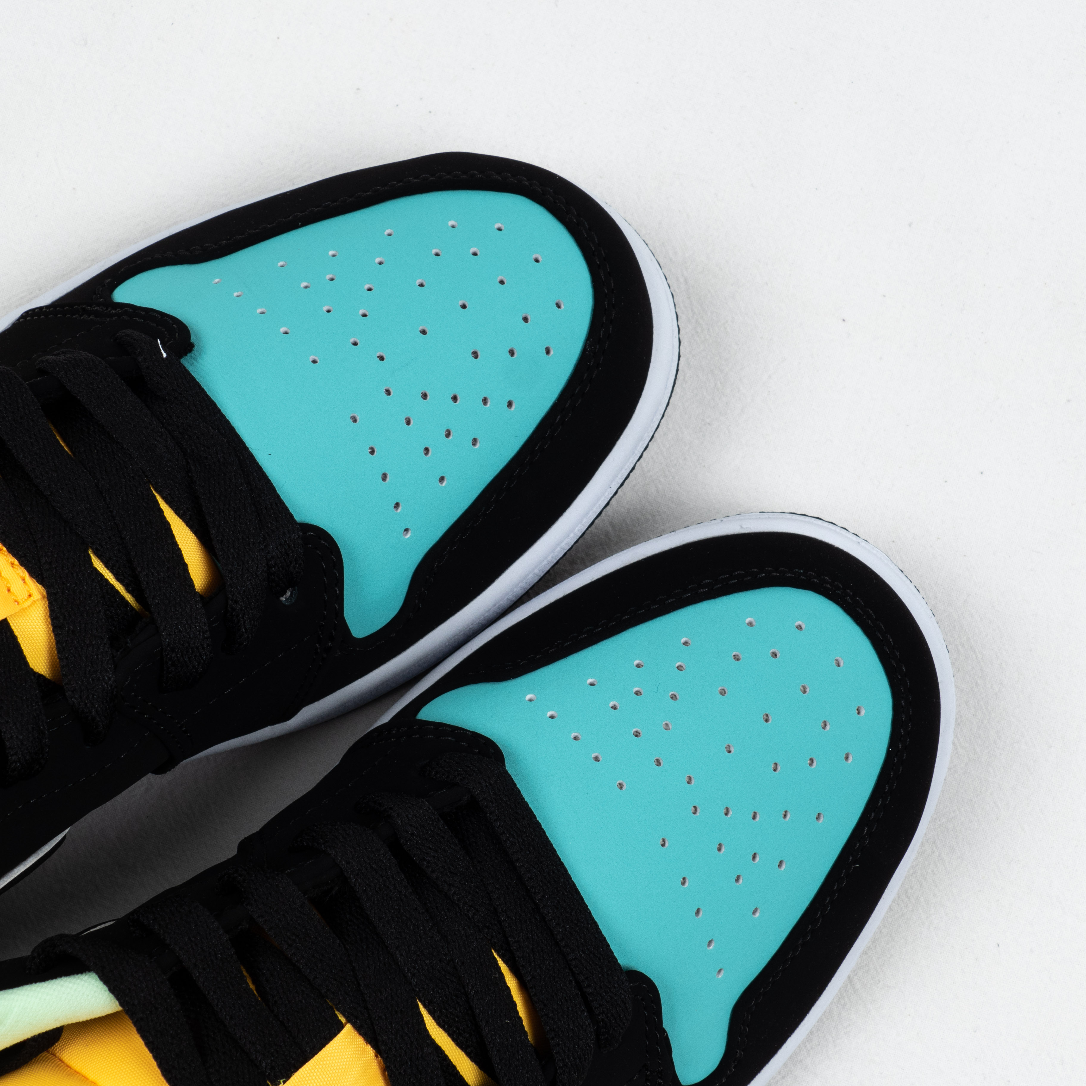 1's Low Black Aurora Green Laser Orange