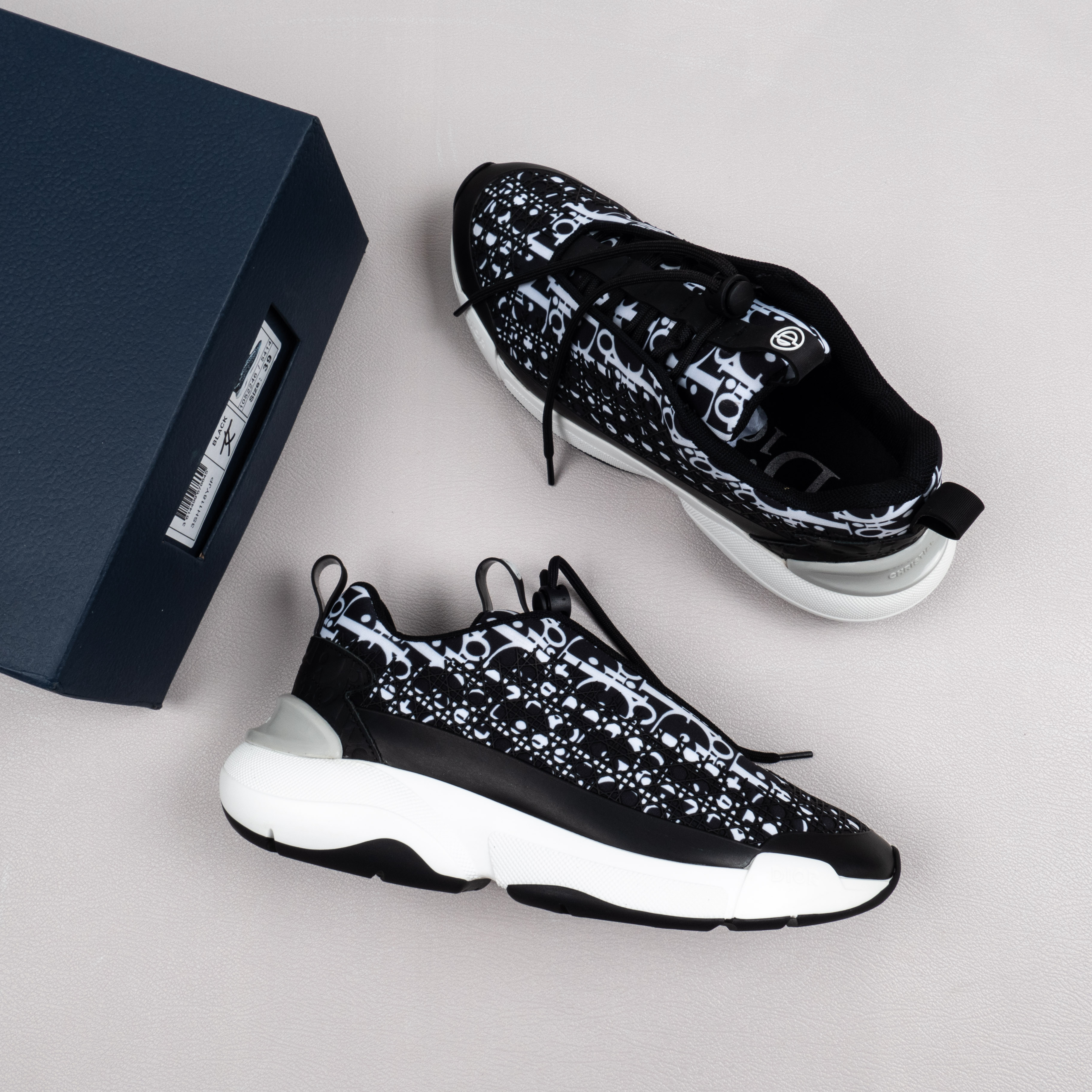 【Free shipping】女鞋 DlOR 运动休闲老爹鞋松紧鞋带黑色