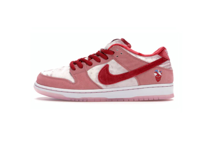 SB Dunk Low StrangeLove Skateboards CT2552-800