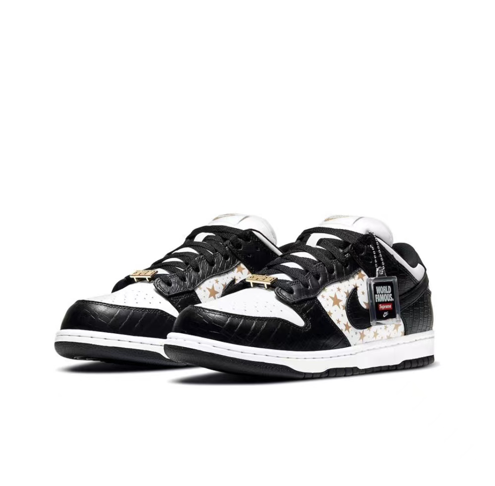 SB Dunk Low Supreme Stars Black DH3228-102