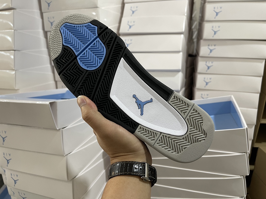 4's Retro University Blue UNC