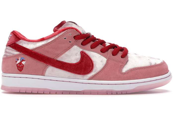 SB Dunk Low StrangeLove Skateboards CT2552-800