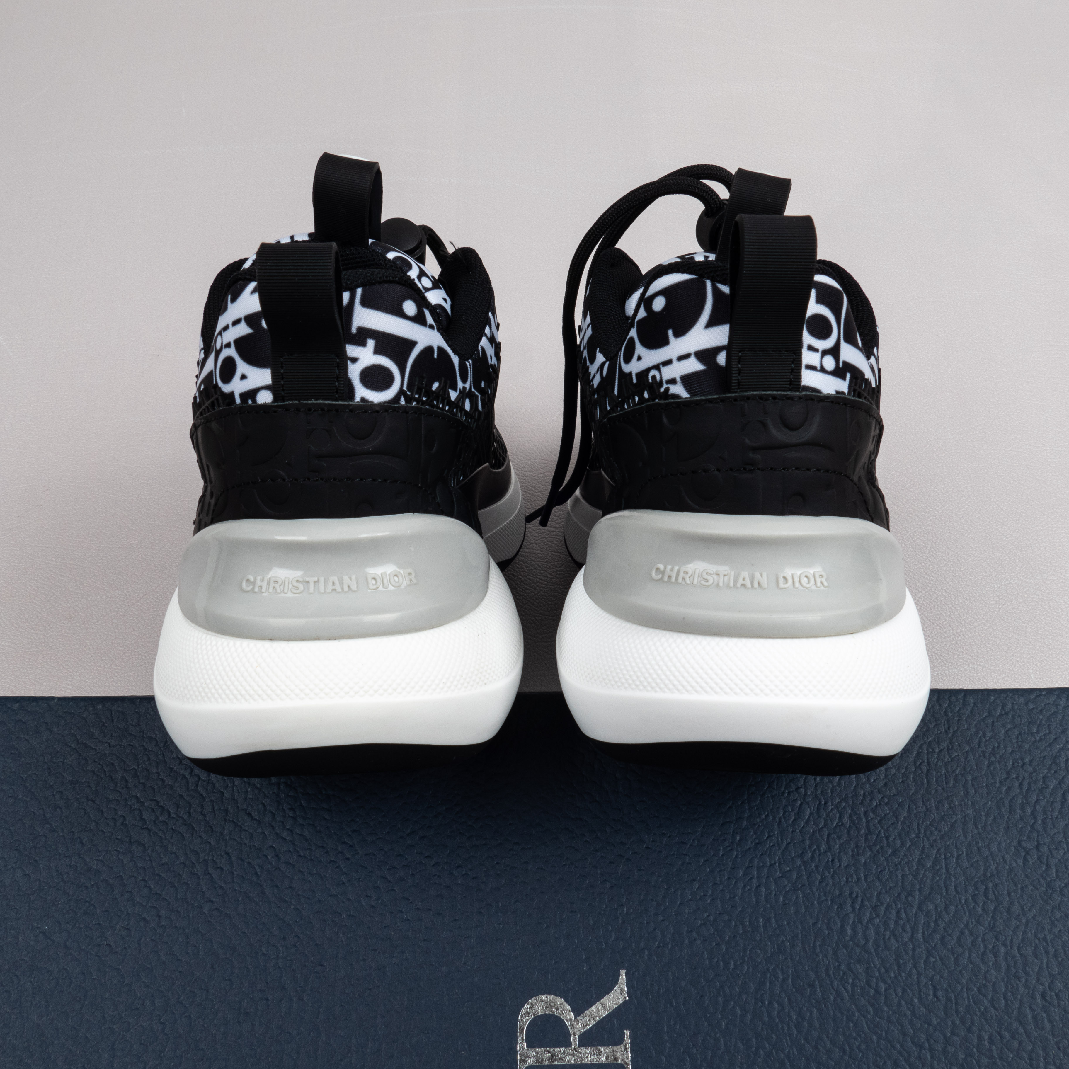 【Free shipping】女鞋 DlOR 运动休闲老爹鞋松紧鞋带黑色