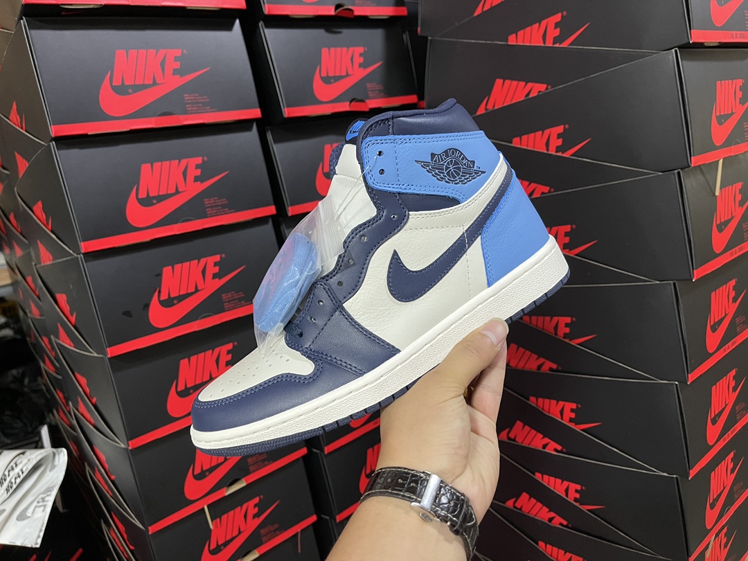1's Retro High OG “Obsidian University Blue”