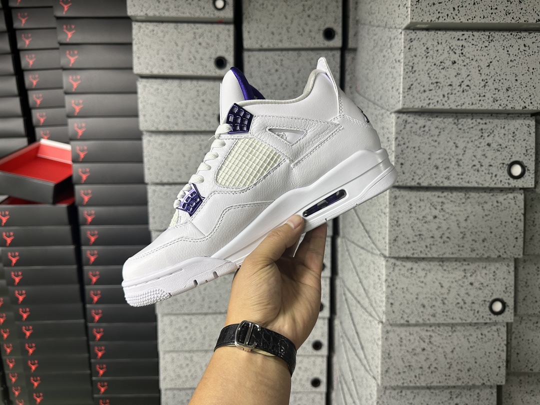 4's Retro Metallic Purple