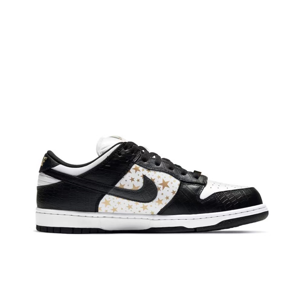 SB Dunk Low Supreme Stars Black DH3228-102