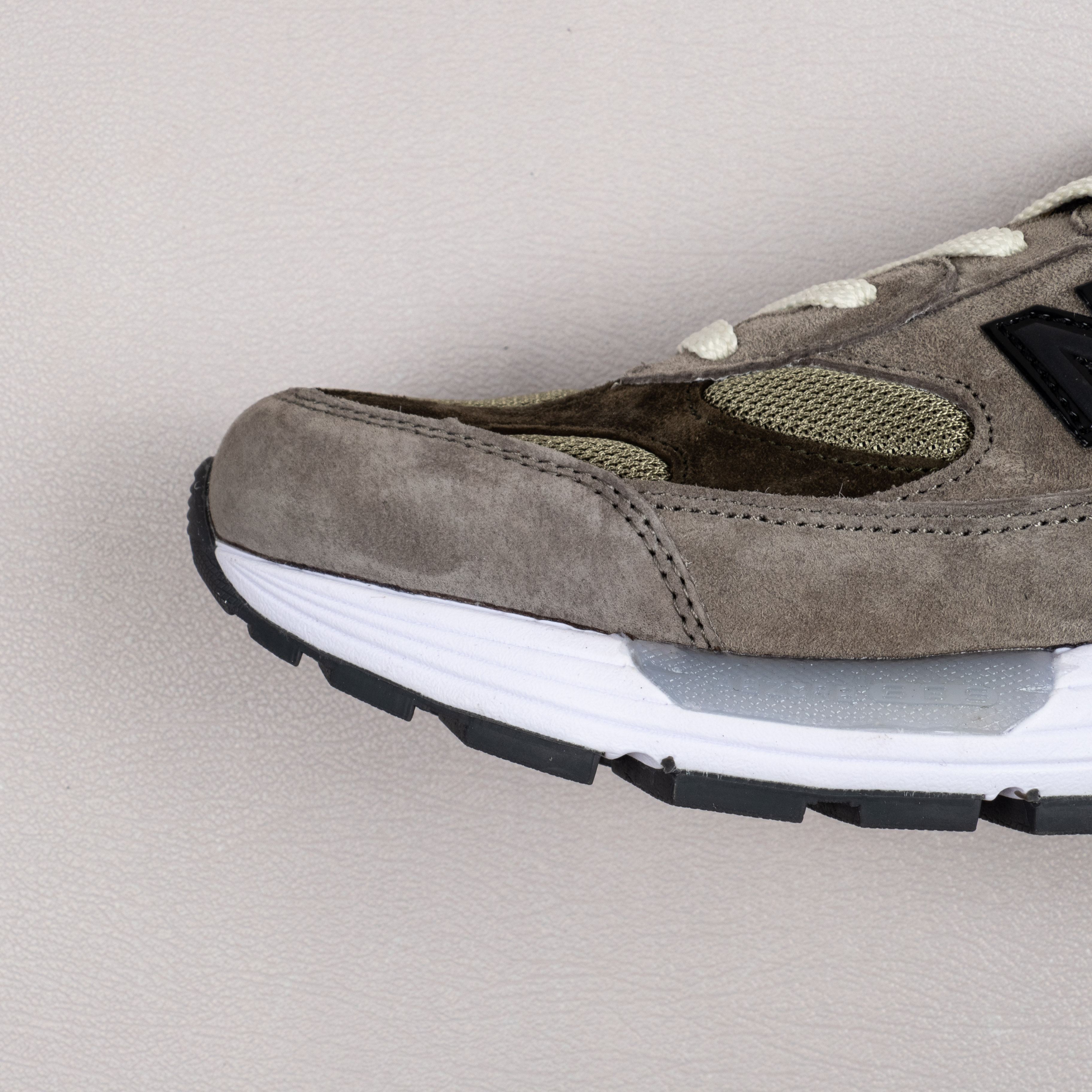 【Free Shipping】992 联名复古跑鞋 M992J2 棕灰