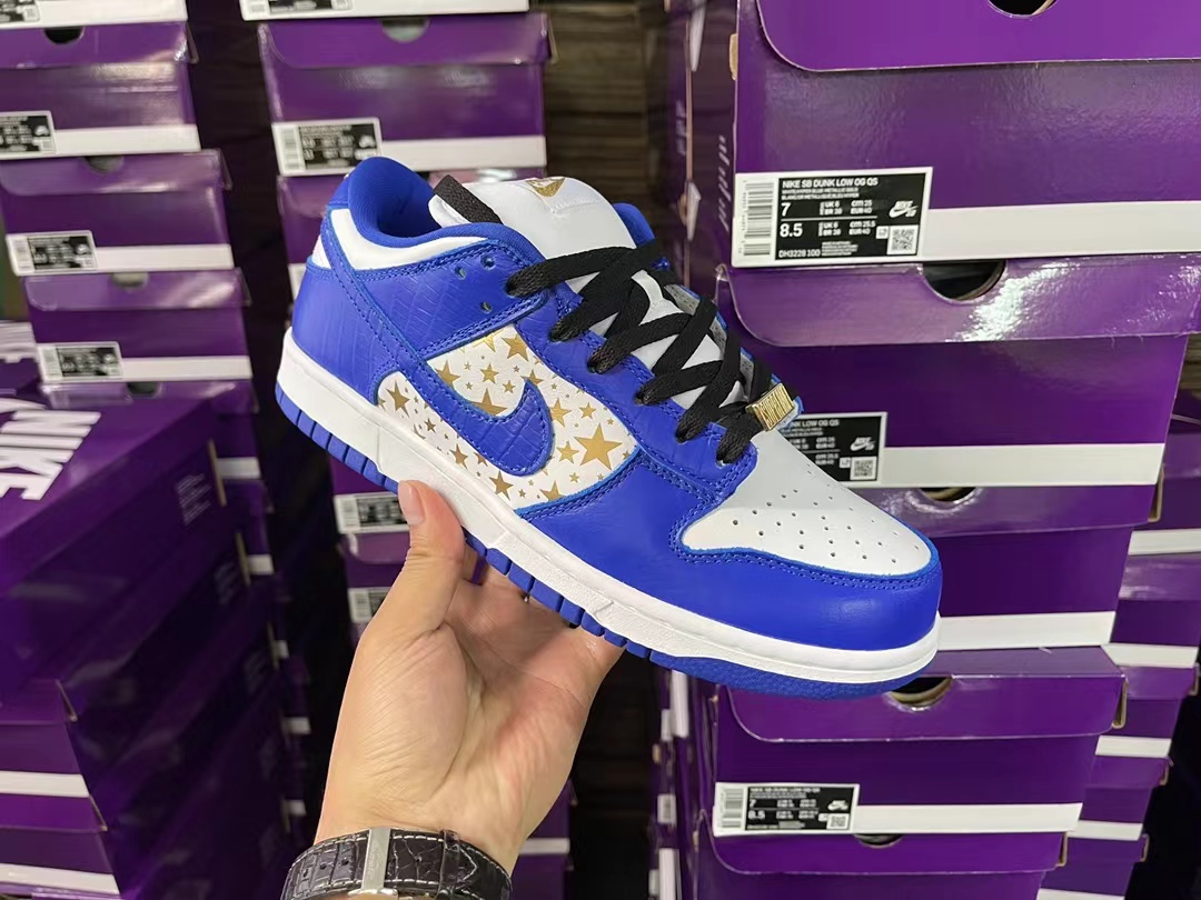 SB Dunk Low Supreme Stars Hyper Royal