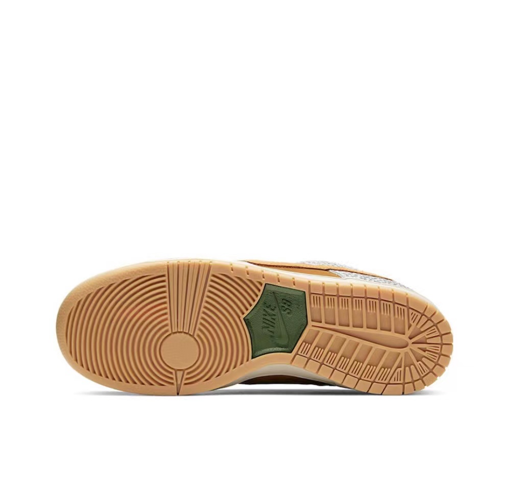 SB Dunk Low “Safari”