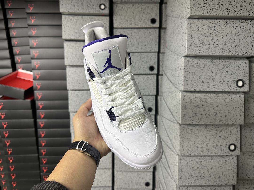 4's Retro Metallic Purple