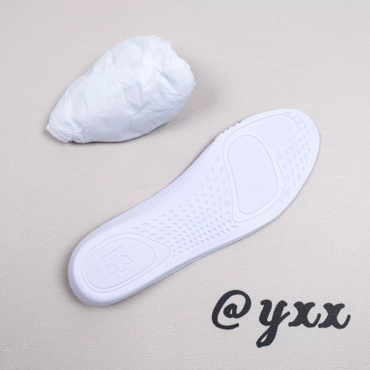 350 V2 Beluga Reflective