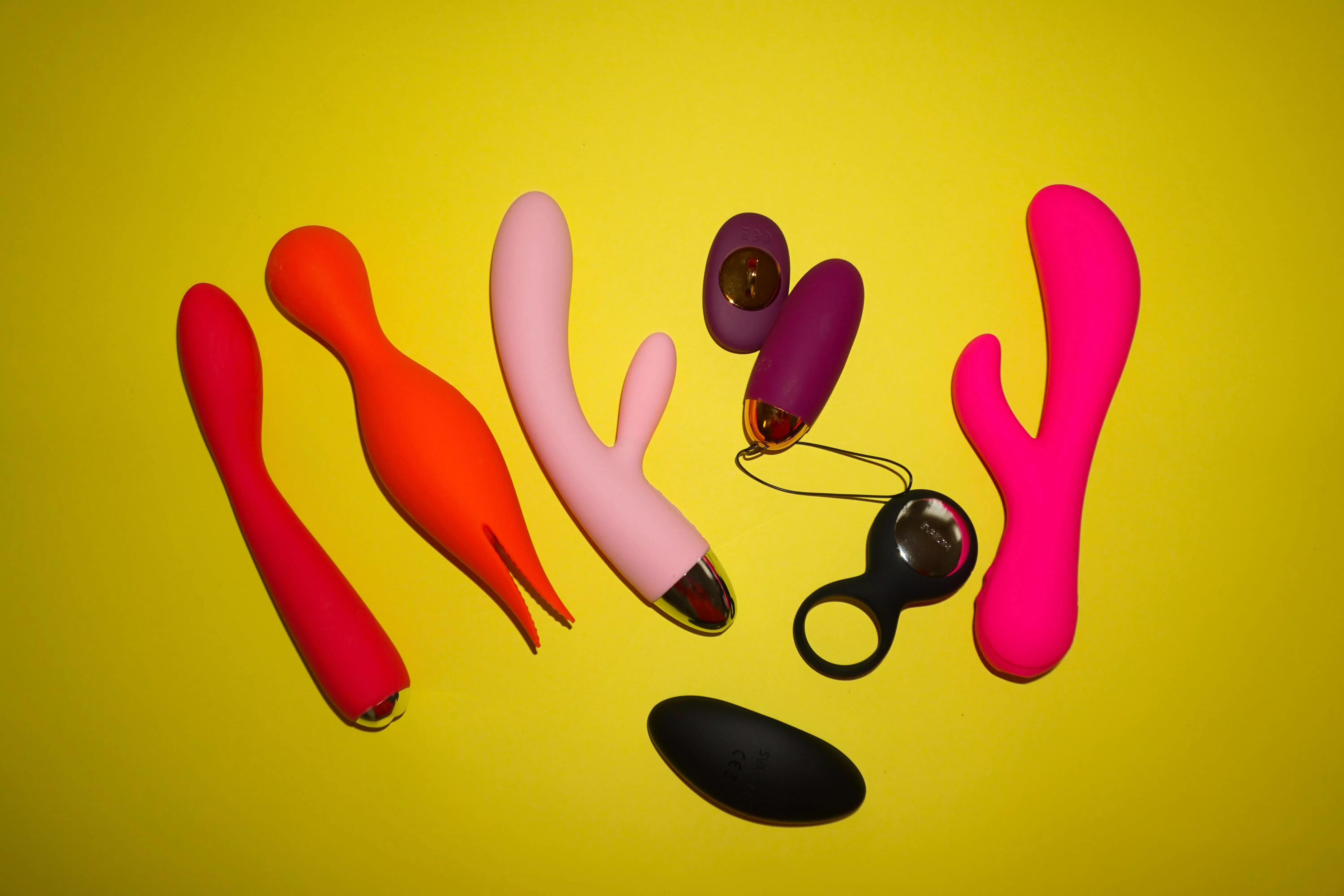 How to Choose Your First Adult Toy: A Beginner's Guide to Body-Safe Materials - smoochlovers