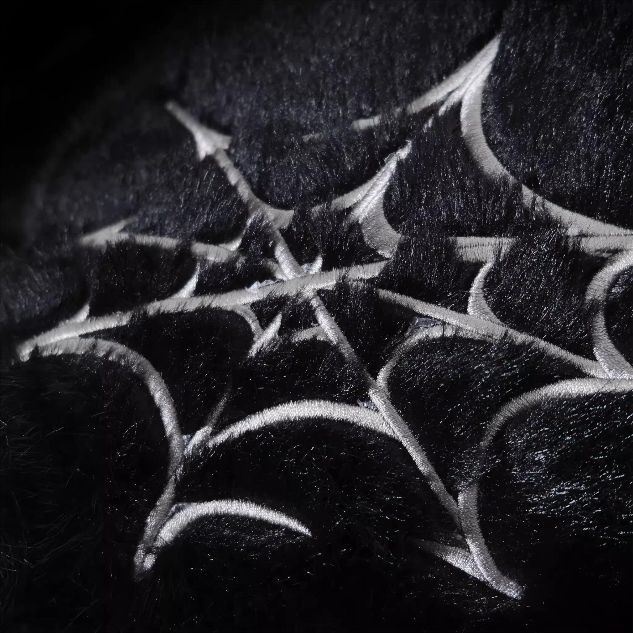 GURURU Giant Spider Plush Bag – Edgy and Adorable Statement Piece