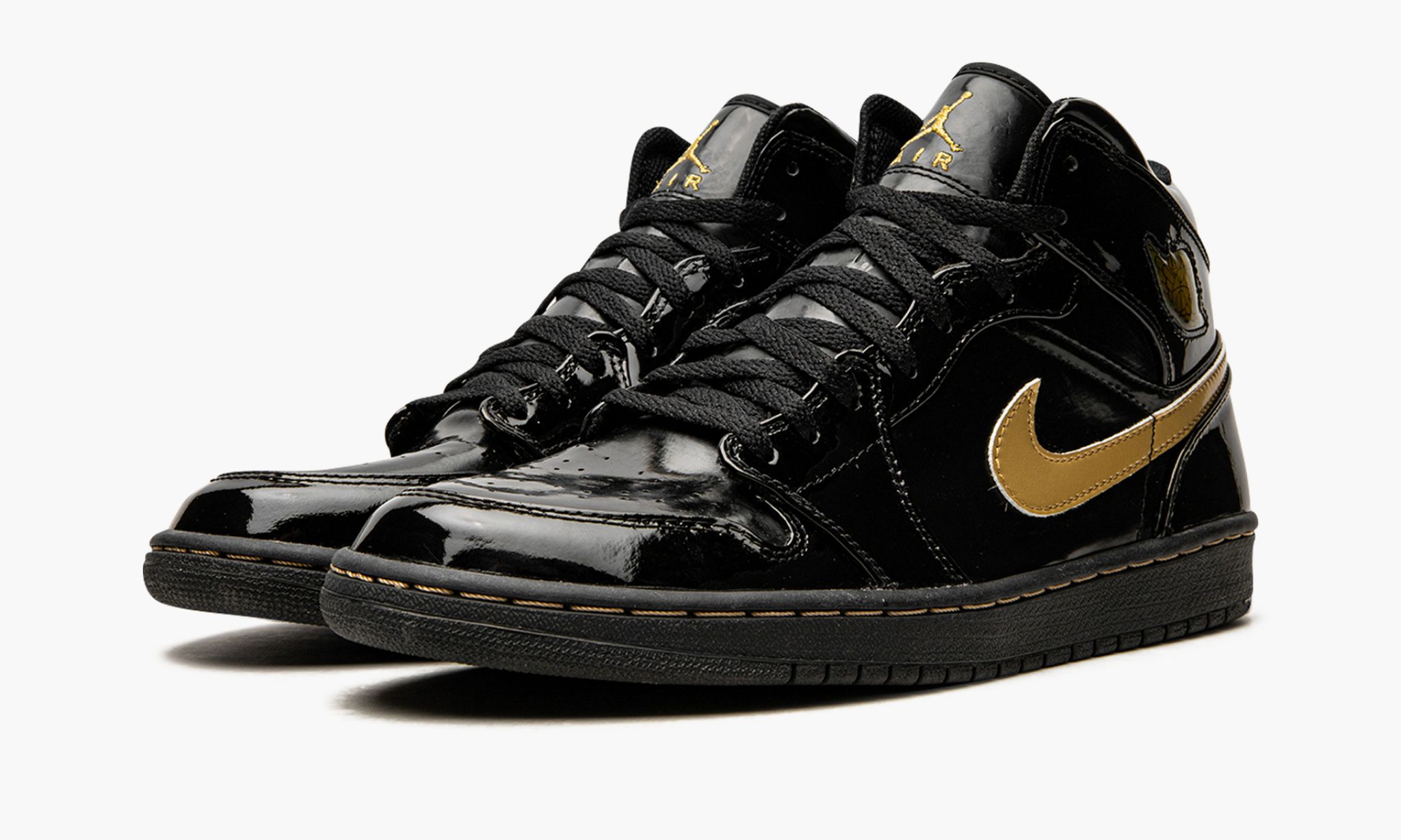 Air Jordan 1 Retro “Black Metallic Gold (2003)”