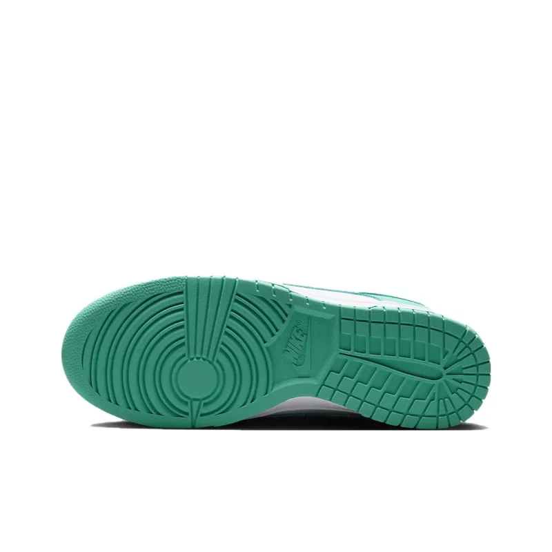 Dunk Low ‘Clear Jade’ – DV0833-101