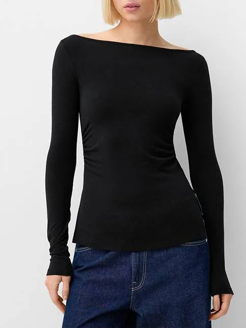 Boat neck pleated slit T-shirt