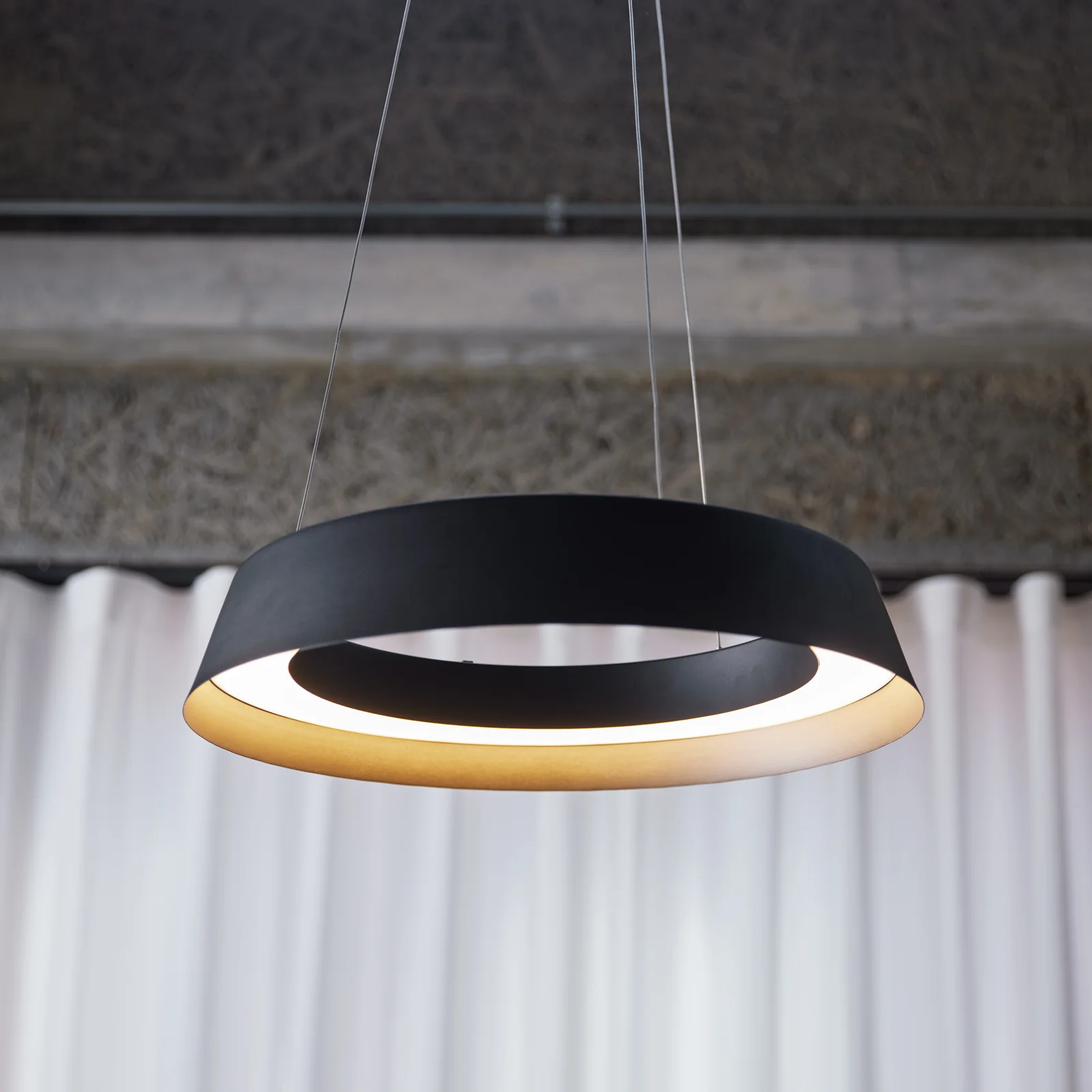 Loop LED-pendant light