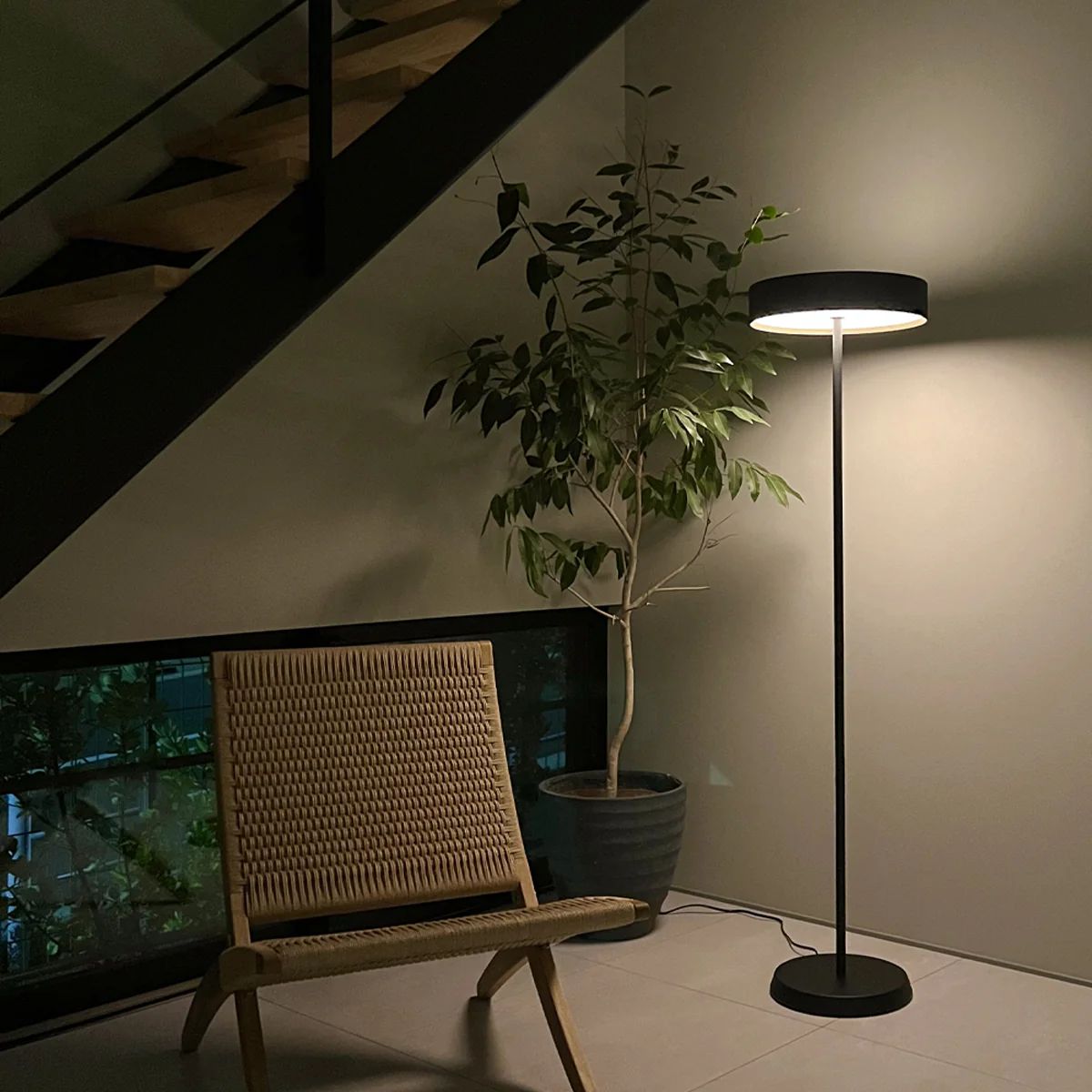 Glow LED-floor lamp