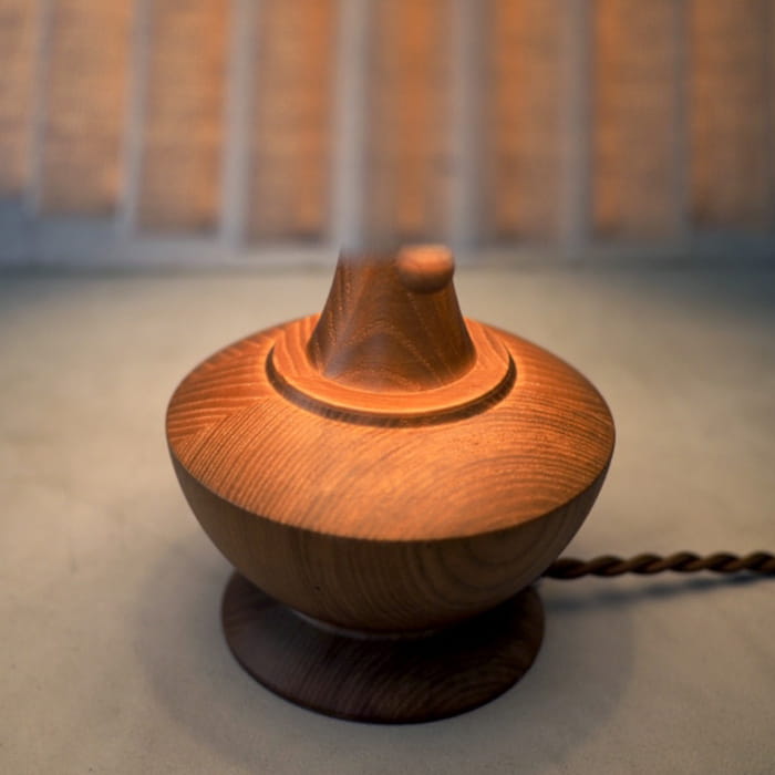 アンティーク調 テーブルライト 木 プリーツ｜寝室