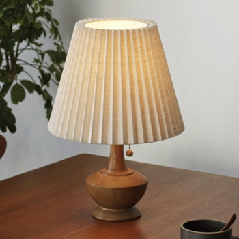 アンティーク調 テーブルライト 木 プリーツ｜寝室