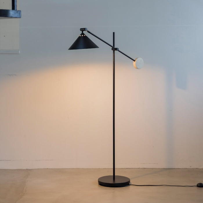 Turoフロアスタンドライト