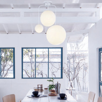 Sphere ペンダントライト ホワイト 3灯｜乳白アクリル球体・リズムデザイン
