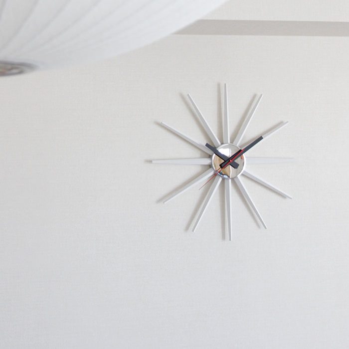 壁掛け時計 ホワイト・モダンインテリア｜スイープムーブメント
