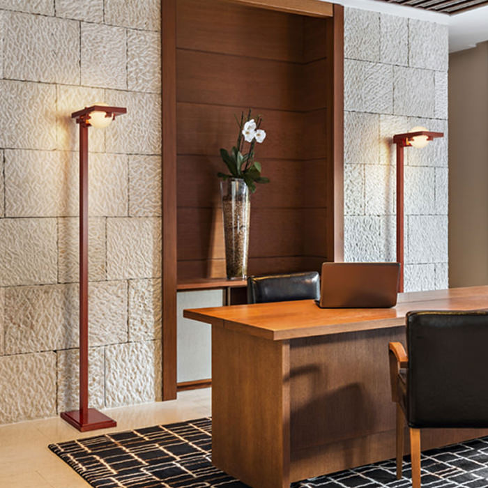 ROBIE 1 MINI フロアランプ | フランク・ロイド・ライト