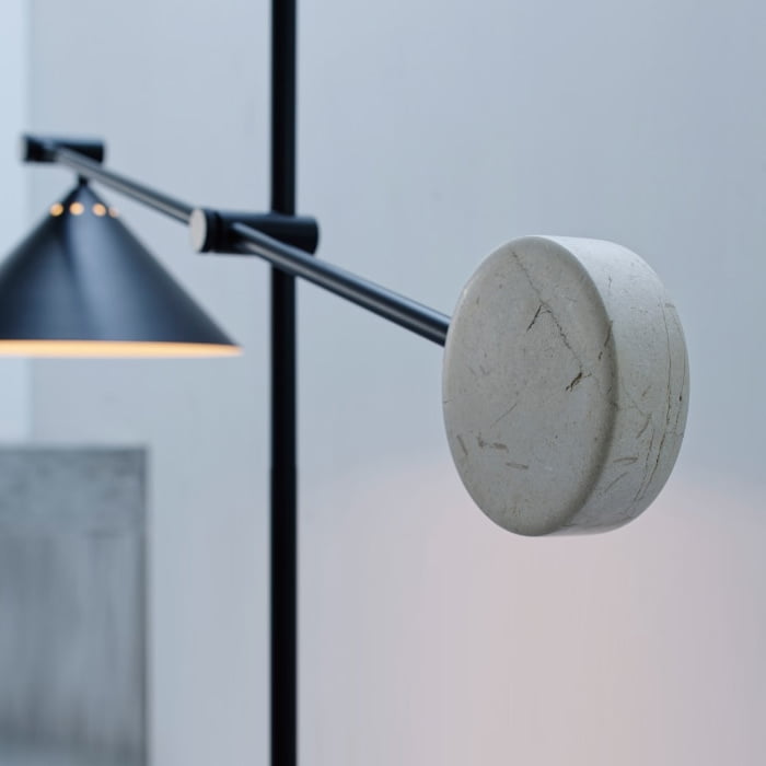 Turoフロアスタンドライト