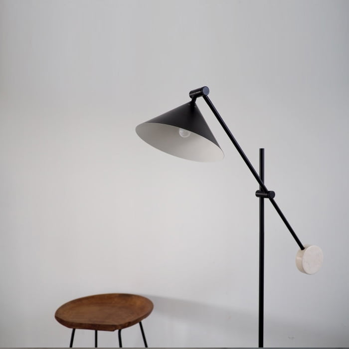 Turoフロアスタンドライト