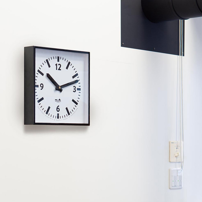 スクエアクロック・スイープムーブメント｜グレー