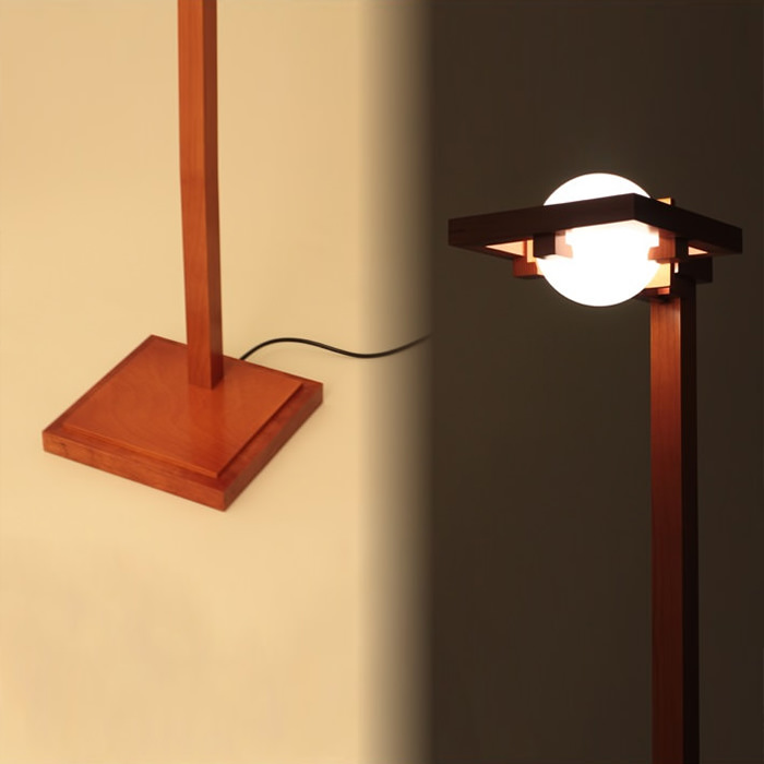 ROBIE 1 MINI フロアランプ | フランク・ロイド・ライト