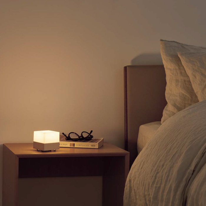 Luna Pearl Square テーブルランプ