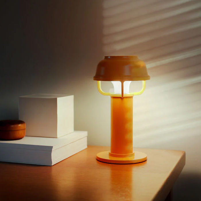 Kori テーブルライト・オレンジ｜artek