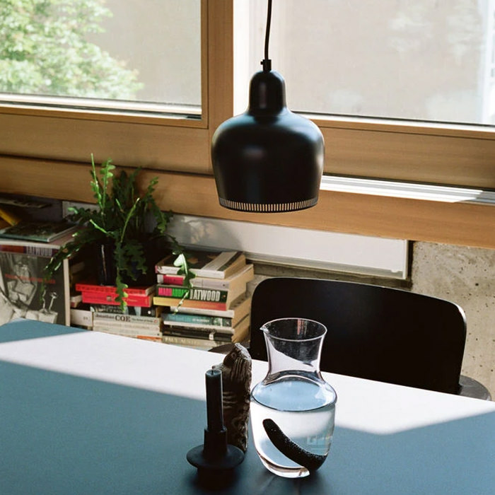 artek A330S ゴールデンベル・ブラック ペンダントライト｜artek