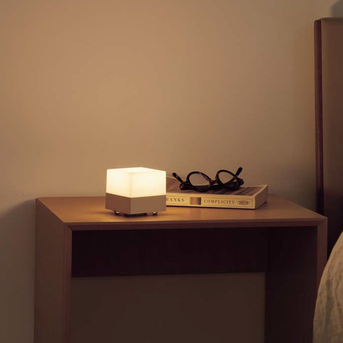 Luna Pearl Square テーブルランプ