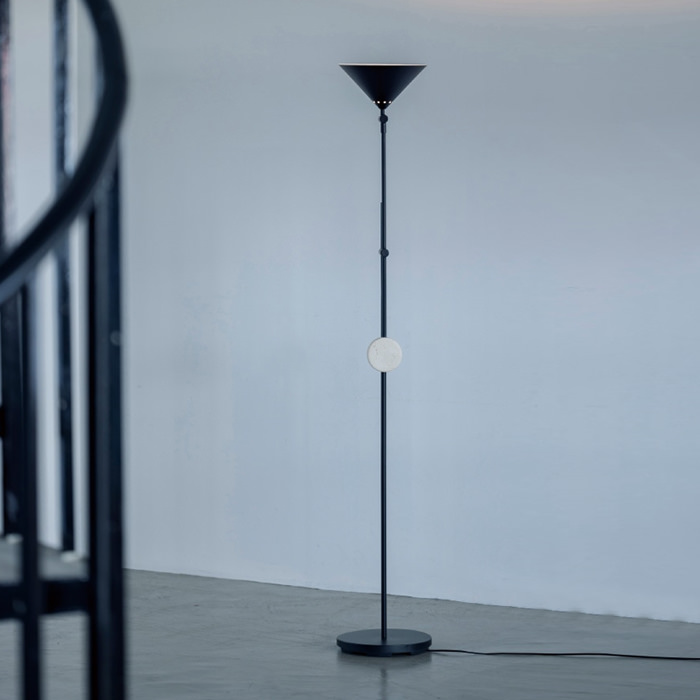 Turoフロアスタンドライト