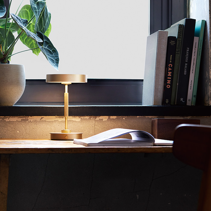 Rondo 充電式テーブルランプ｜ライトゴールド