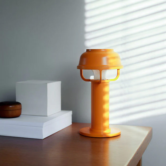 Kori テーブルライト・オレンジ｜artek