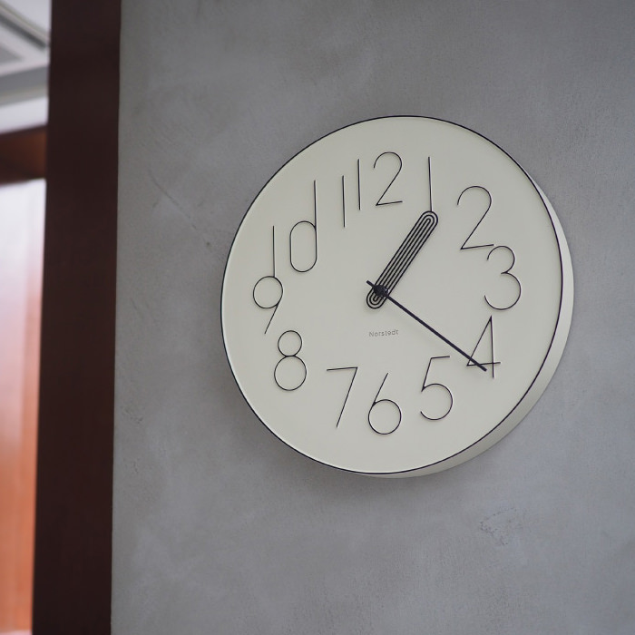 Bork 壁掛け時計 ベージュ・スイープムーブメント