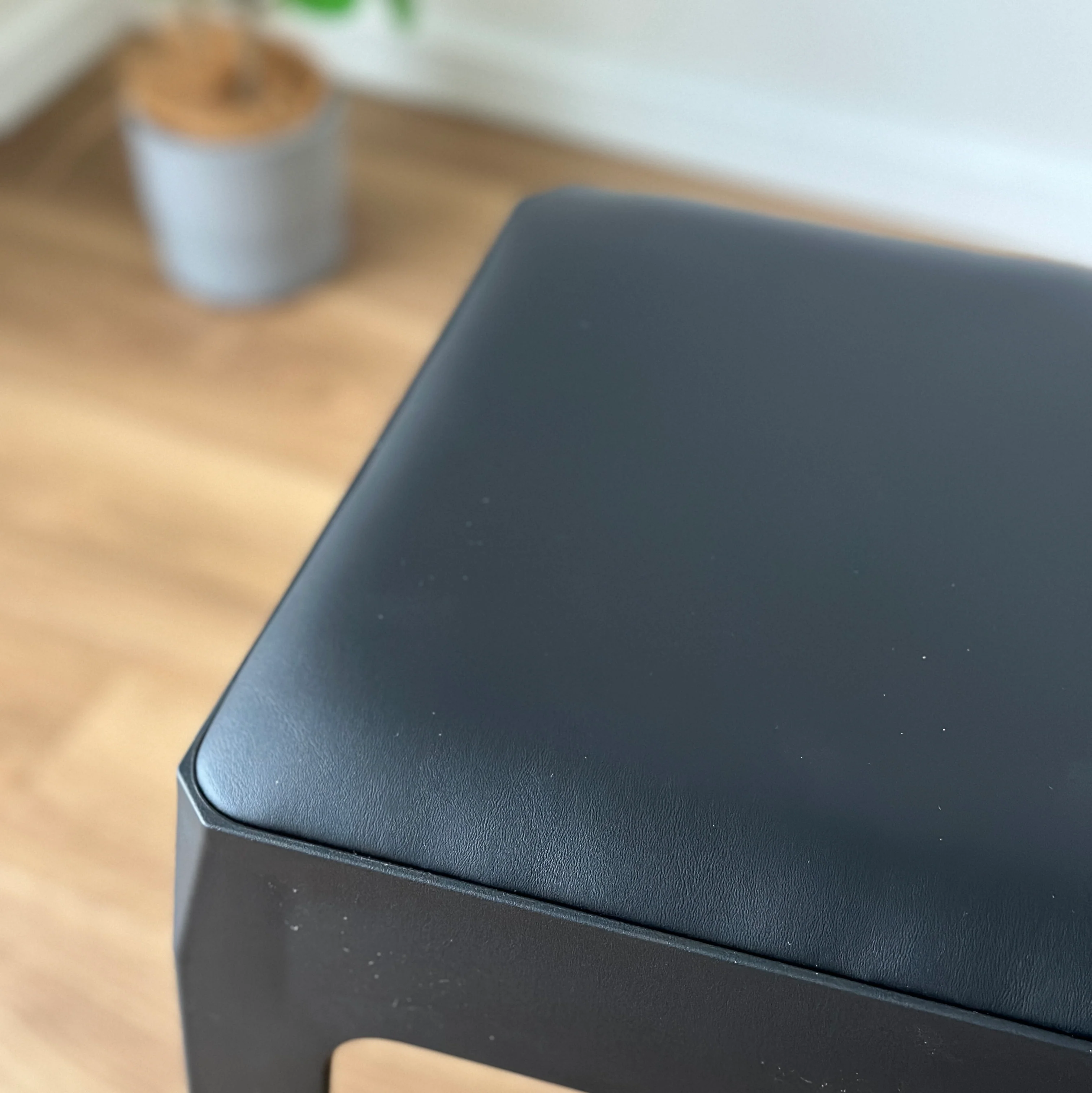 レザー調スクエアスツール